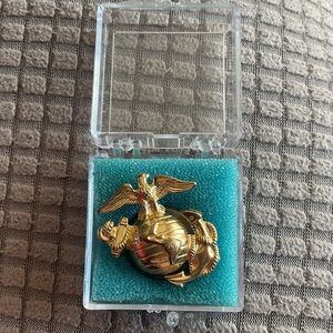 Gold Marine Corps Eagle Globe and Anchor Pin ( vintage)
